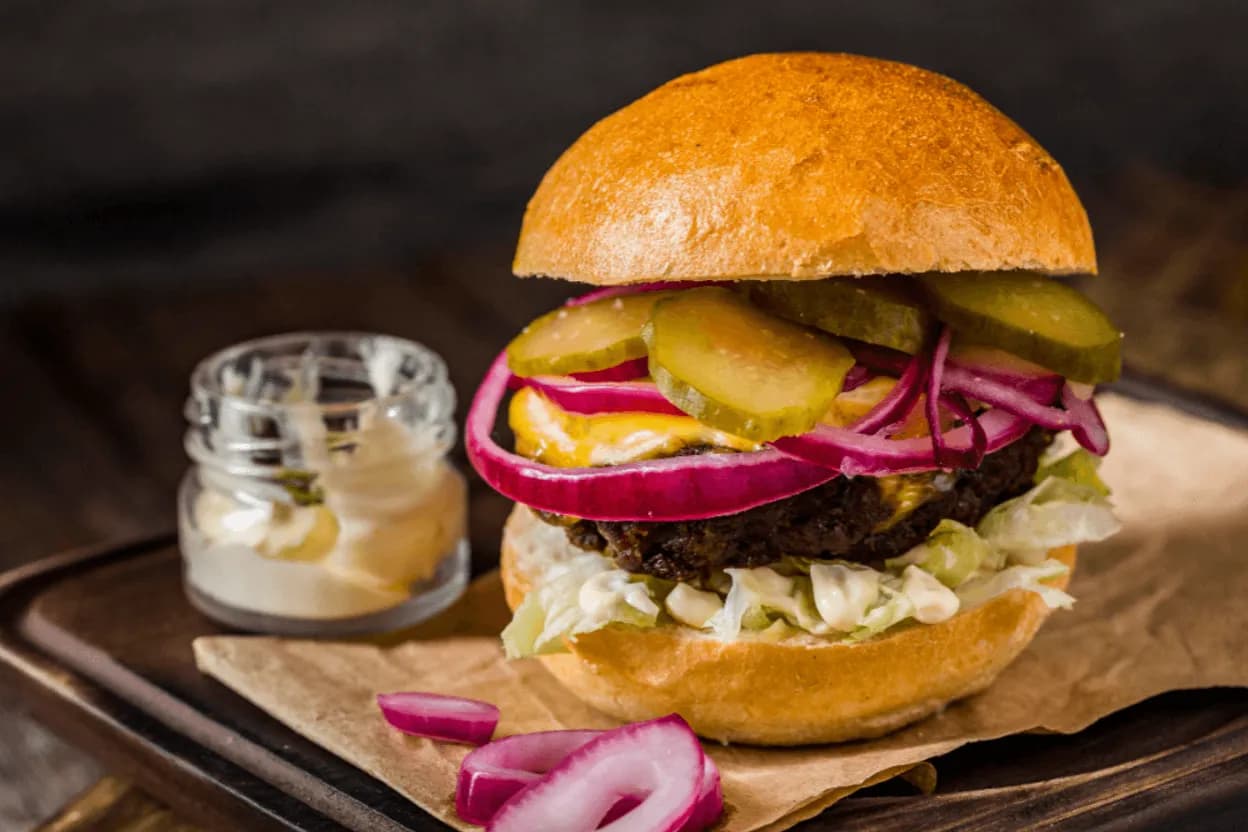 Ile piec hamburgery w piekarniku? Prosty sposób na soczyste i smaczne burgery Ile piec hamburgery w piekarniku? Prosty sposób na soczyste i smaczne burgery