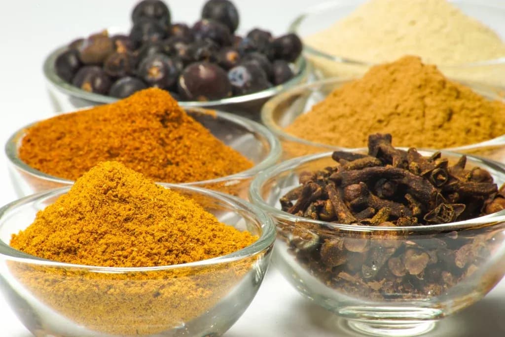 Czy kurkuma to to samo co curry? Odkryj kluczowe różnice Czy kurkuma to to samo co curry? Odkryj kluczowe różnice