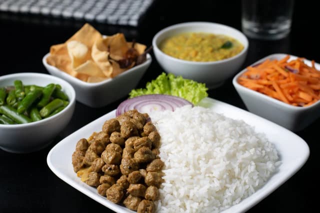 Jak smakuje curry? Odkryj niezwykłe smaki i regionalne różnice Jak smakuje curry? Odkryj niezwykłe smaki i regionalne różnice