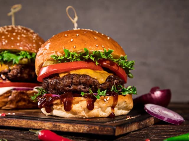 Co dodać do hamburgera? Sprawdź najlepsze składniki i proste triki na smak Co dodać do hamburgera? Sprawdź najlepsze składniki i proste triki na smak