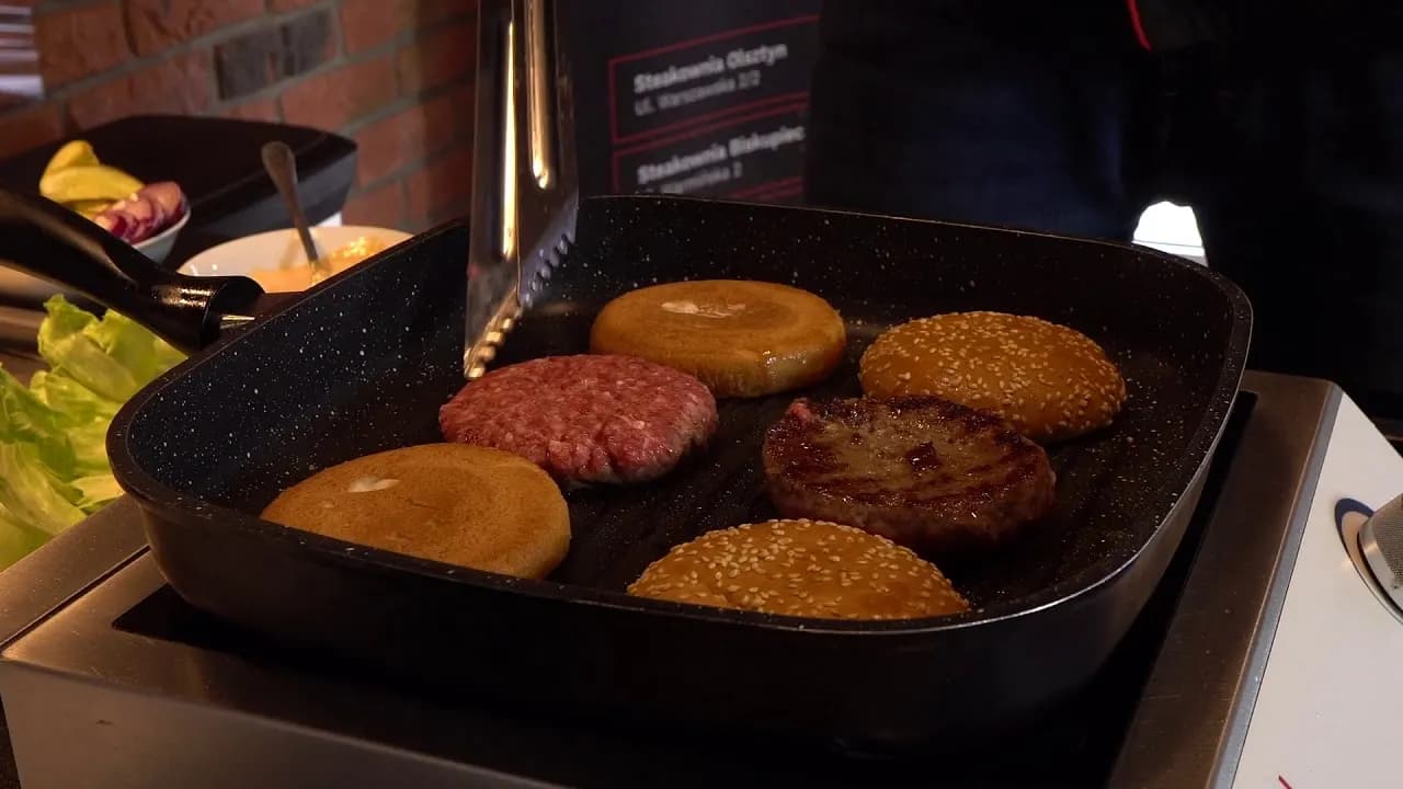 Jak usmażyć hamburgera - unikaj najczęstszych błędów i zaskocz smakiem Jak usmażyć hamburgera - unikaj najczęstszych błędów i zaskocz smakiem