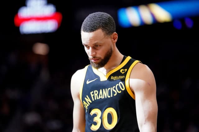 Gdzie gra Stephen Curry? Odkryj jego rolę w Golden State Warriors Gdzie gra Stephen Curry? Odkryj jego rolę w Golden State Warriors