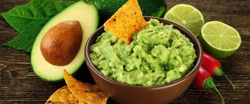 Jak zapobiec ciemnieniu guacamole? Proste sposoby na świeże awokado Jak zapobiec ciemnieniu guacamole? Proste sposoby na świeże awokado