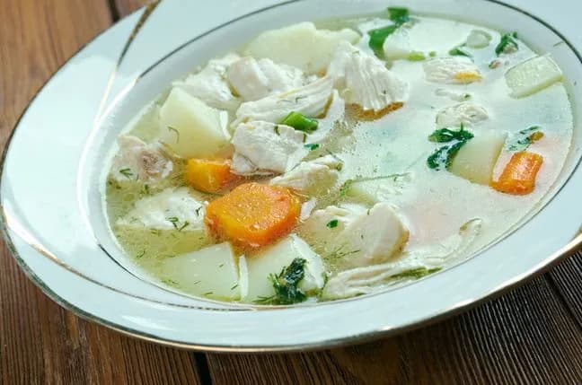 Ile kalorii ma kurczak gotowany w rosole? Zaskakująco niskie wartości! Ile kalorii ma kurczak gotowany w rosole? Zaskakująco niskie wartości!