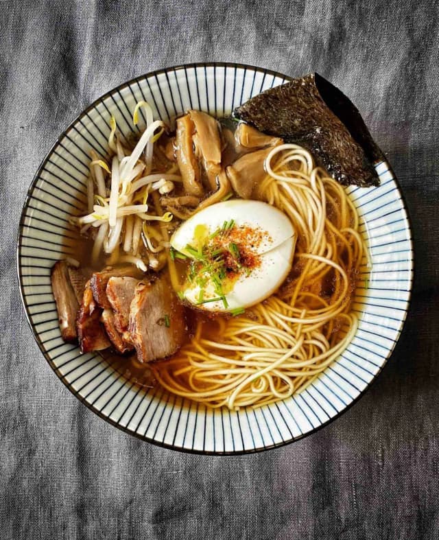 Jak przygotować pyszny ramen w domu – prosty przepis i porady krok po kroku Jak przygotować pyszny ramen w domu – prosty przepis i porady krok po kroku