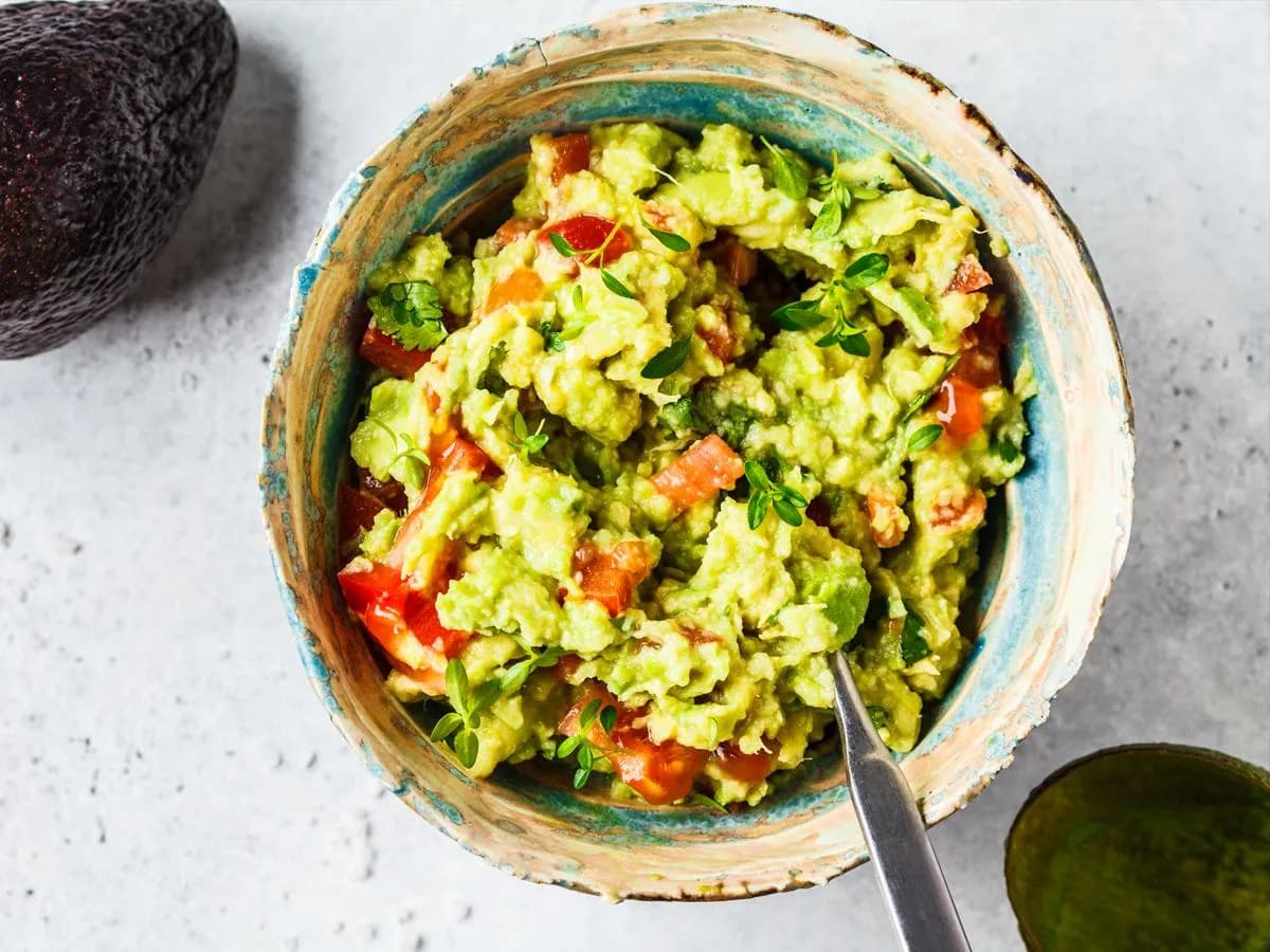 Guacamole z czym jeść? Odkryj pyszne połączenia i przepisy Guacamole z czym jeść? Odkryj pyszne połączenia i przepisy