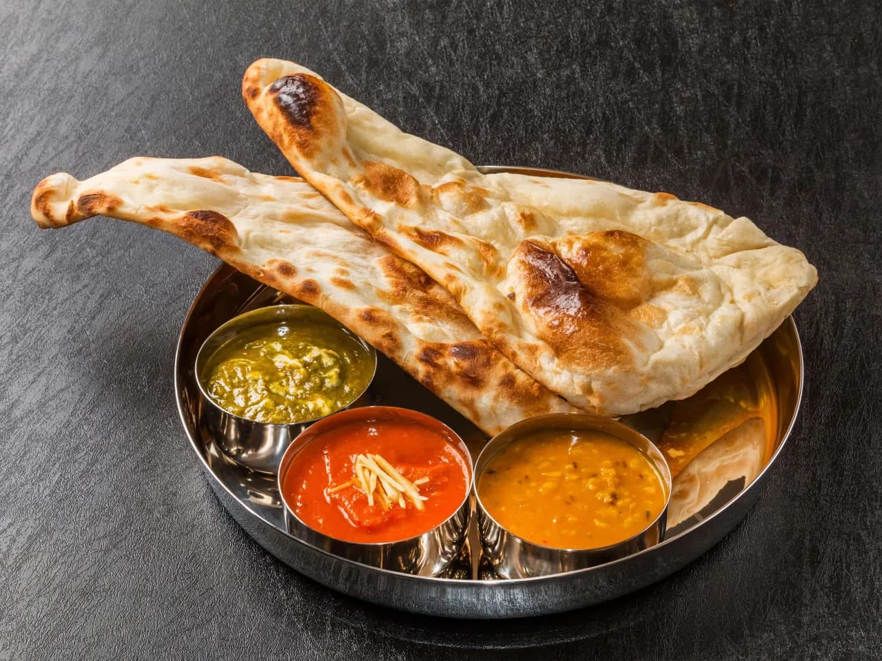 Chlebek naan z czym podawać - najlepsze połączenia, które zaskoczą Chlebek naan z czym podawać - najlepsze połączenia, które zaskoczą