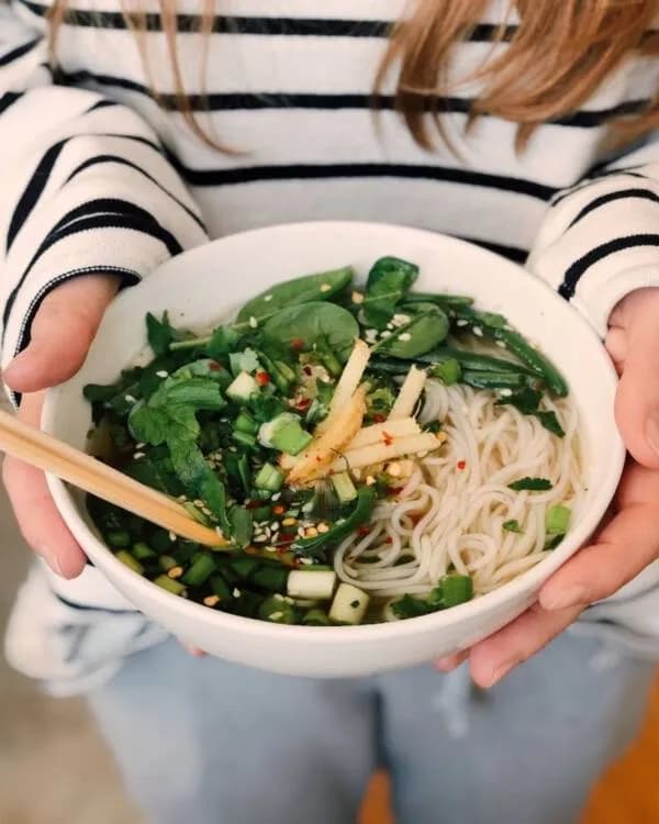Jak jeść pałeczkami ramen bez frustracji - proste techniki i porady Jak jeść pałeczkami ramen bez frustracji - proste techniki i porady