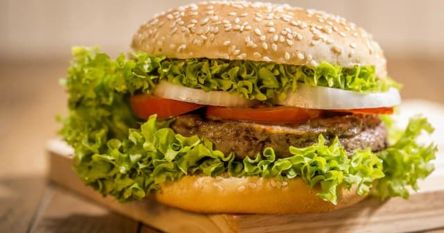 Jak idealnie przypiec bułki do hamburgerów – uniknij błędów i ciesz się smakiem Jak idealnie przypiec bułki do hamburgerów – uniknij błędów i ciesz się smakiem