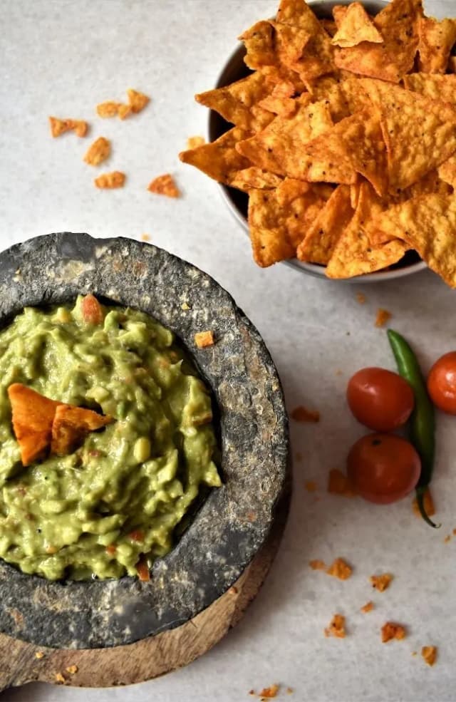Co to jest guacamole? Poznaj sekrety zdrowego i pysznego dipu Co to jest guacamole? Poznaj sekrety zdrowego i pysznego dipu