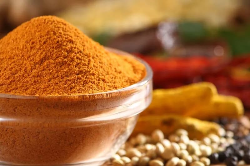 Czym się różni kurkuma od curry? Odkryj ich unikalne cechy Czym się różni kurkuma od curry? Odkryj ich unikalne cechy