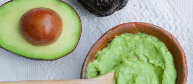 Jak przechowywać guacamole, aby uniknąć psucia i brązowienia Jak przechowywać guacamole, aby uniknąć psucia i brązowienia